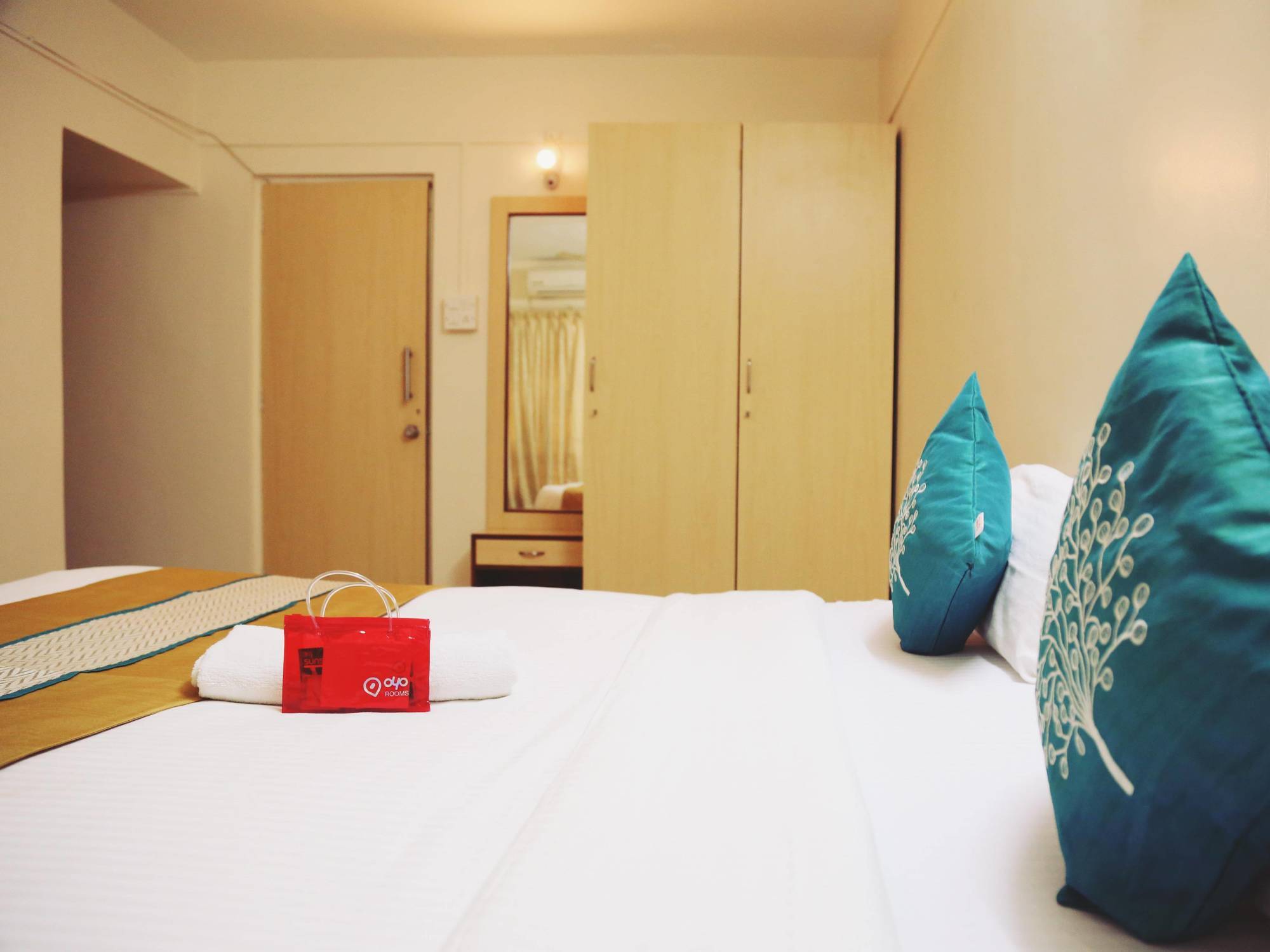 Oyo 946 Royce Studio Apartments Pune Exterior photo